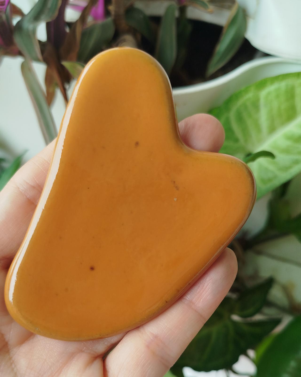 Gua Sha en cerámica - Fuego Refugio - El Anaquel Verde
